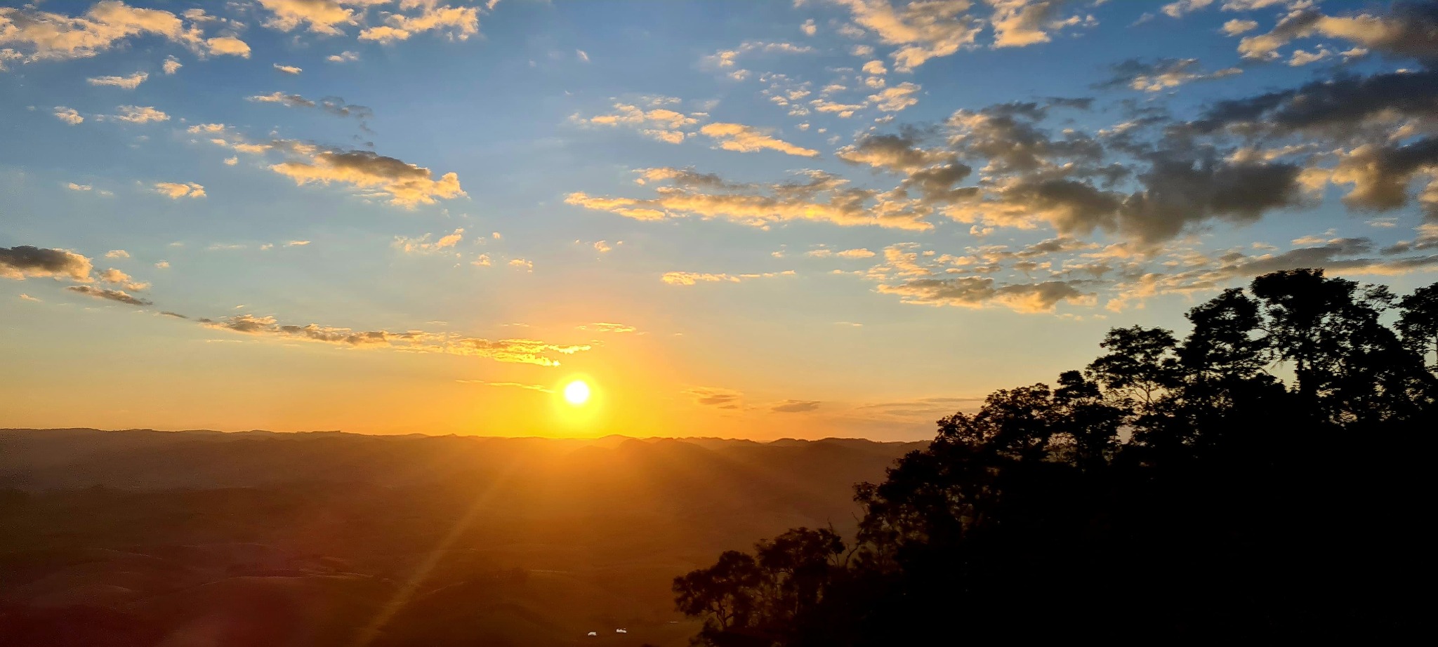 Pôr do sol na fazenda